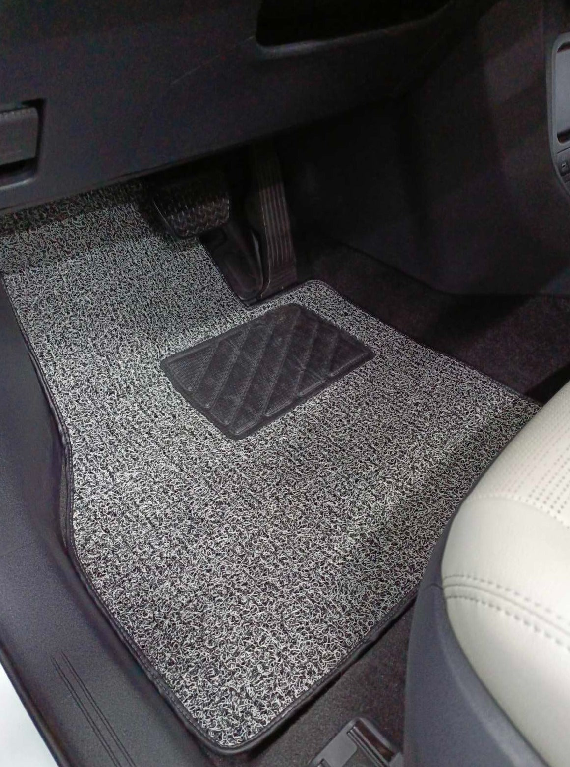 COIL MAT FLOOR MAT (2)ROWS (GREY)_TOYOTA BZ4X (2023) EV