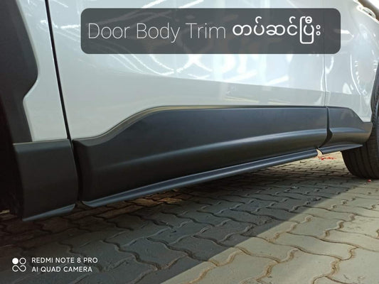 DOOR BODY TRIM TOYOTA COROLLA CROSS (2020)