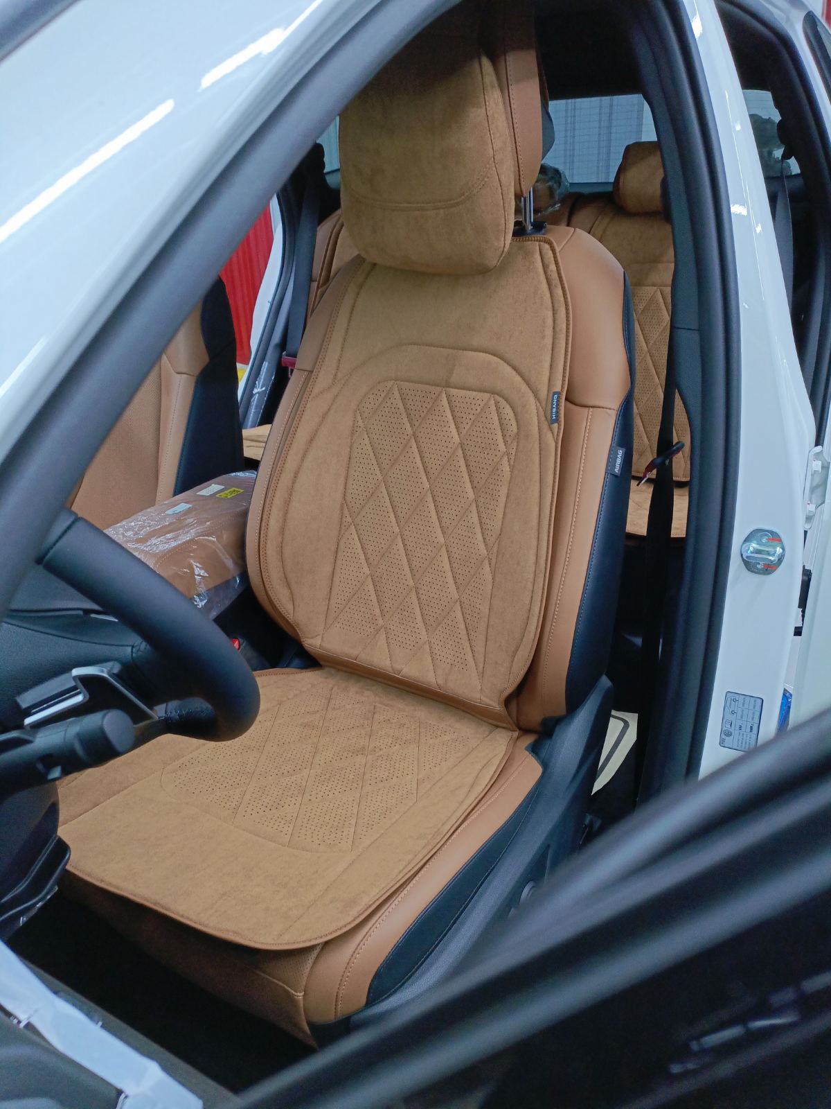 RAYMAX LUXURY SUEDE SEAT PAD FULL SET (BROWN)