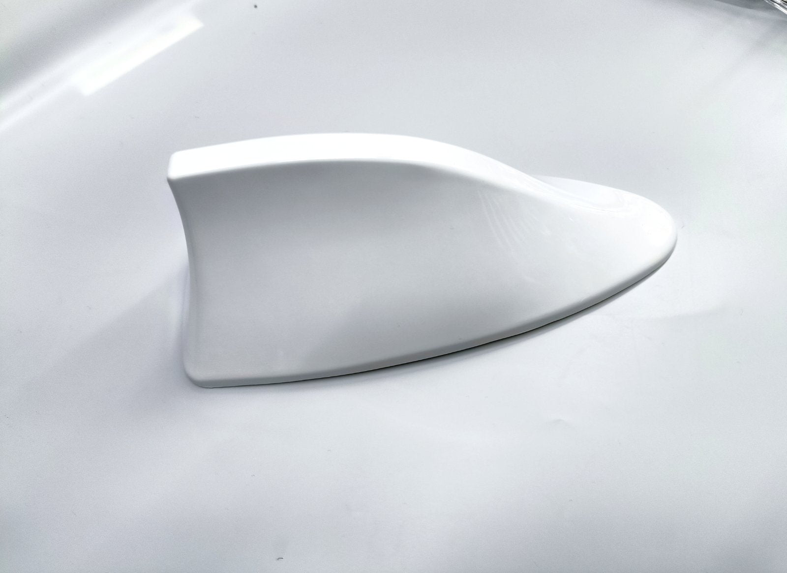 SHARK-FIN ANTENNA (WHITE)