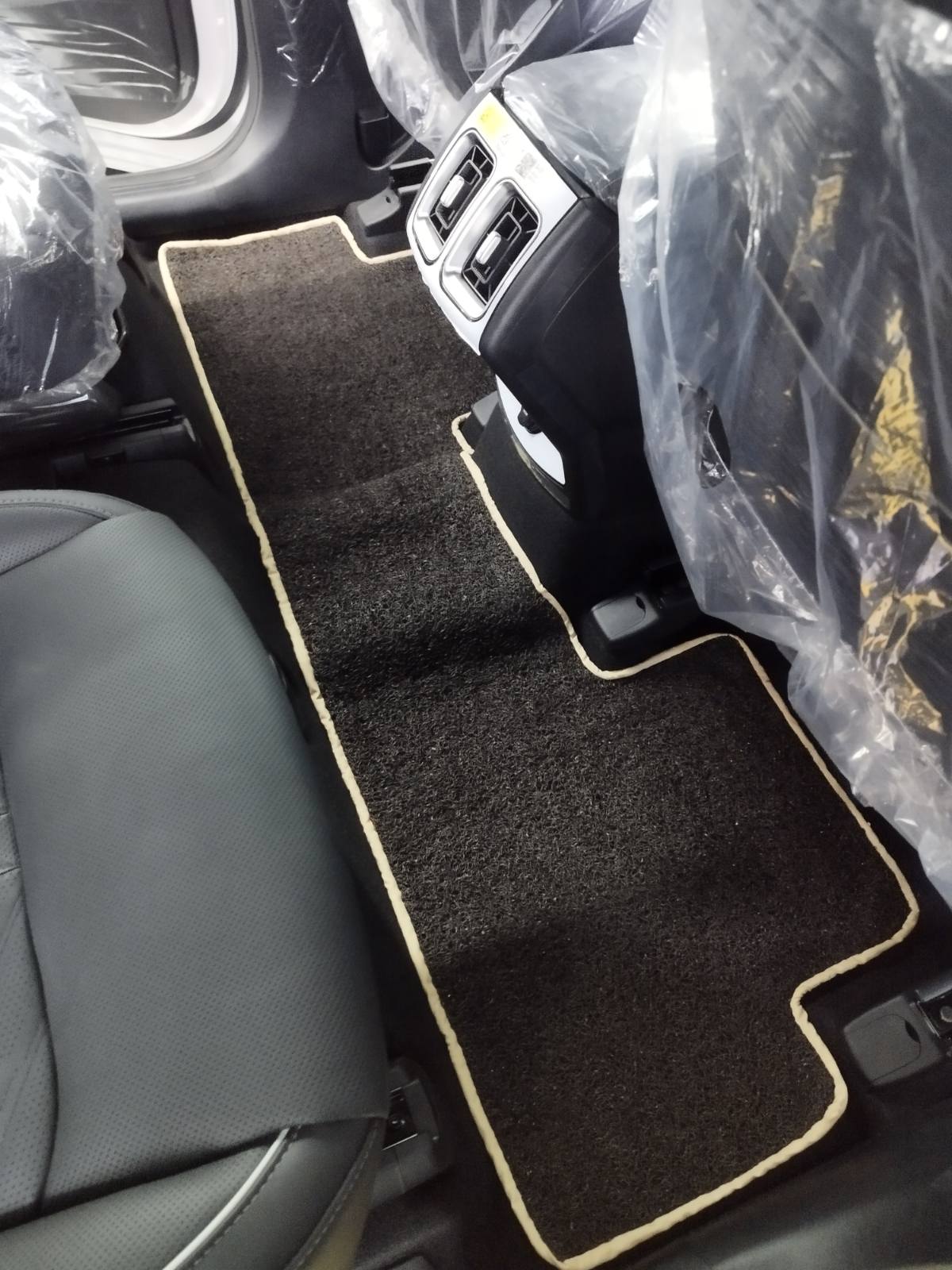 COIL MAT FLOOR MAT (2)ROWS (COFFEE) KIA SORENTO (2024)