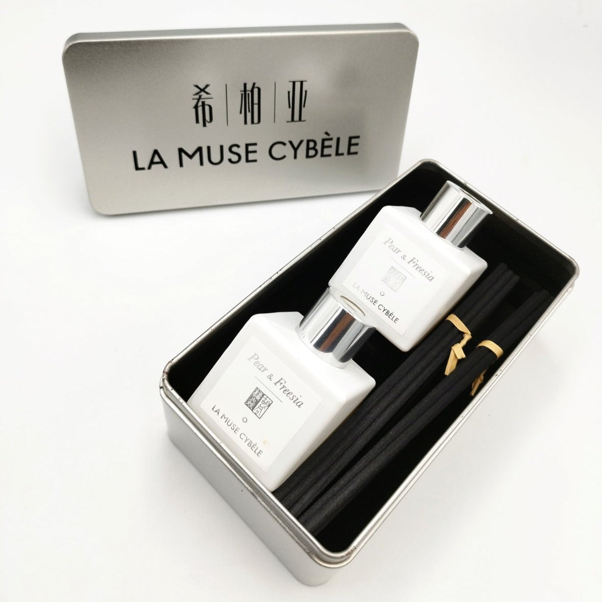 LA MUSE AROME REED DIFFUSER (DOUBLE BOTTLE) PEAR & FREESIA