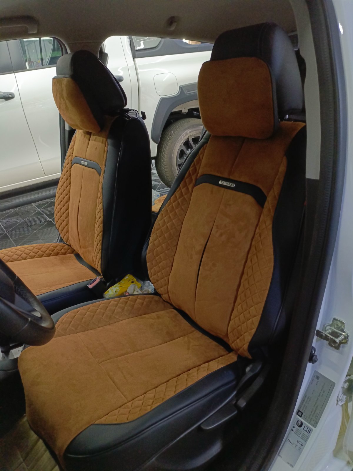 RAYMAX LUXURY SEAT COVER (H-QD21-06) (1) SET (BLACK + BROWN)