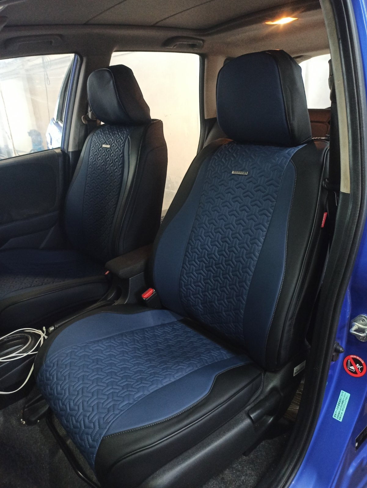 RAYMAX PREMIUM  SEAT COVER (H- 2022CX- 12) (1)SET_(BLACK + BLUE)