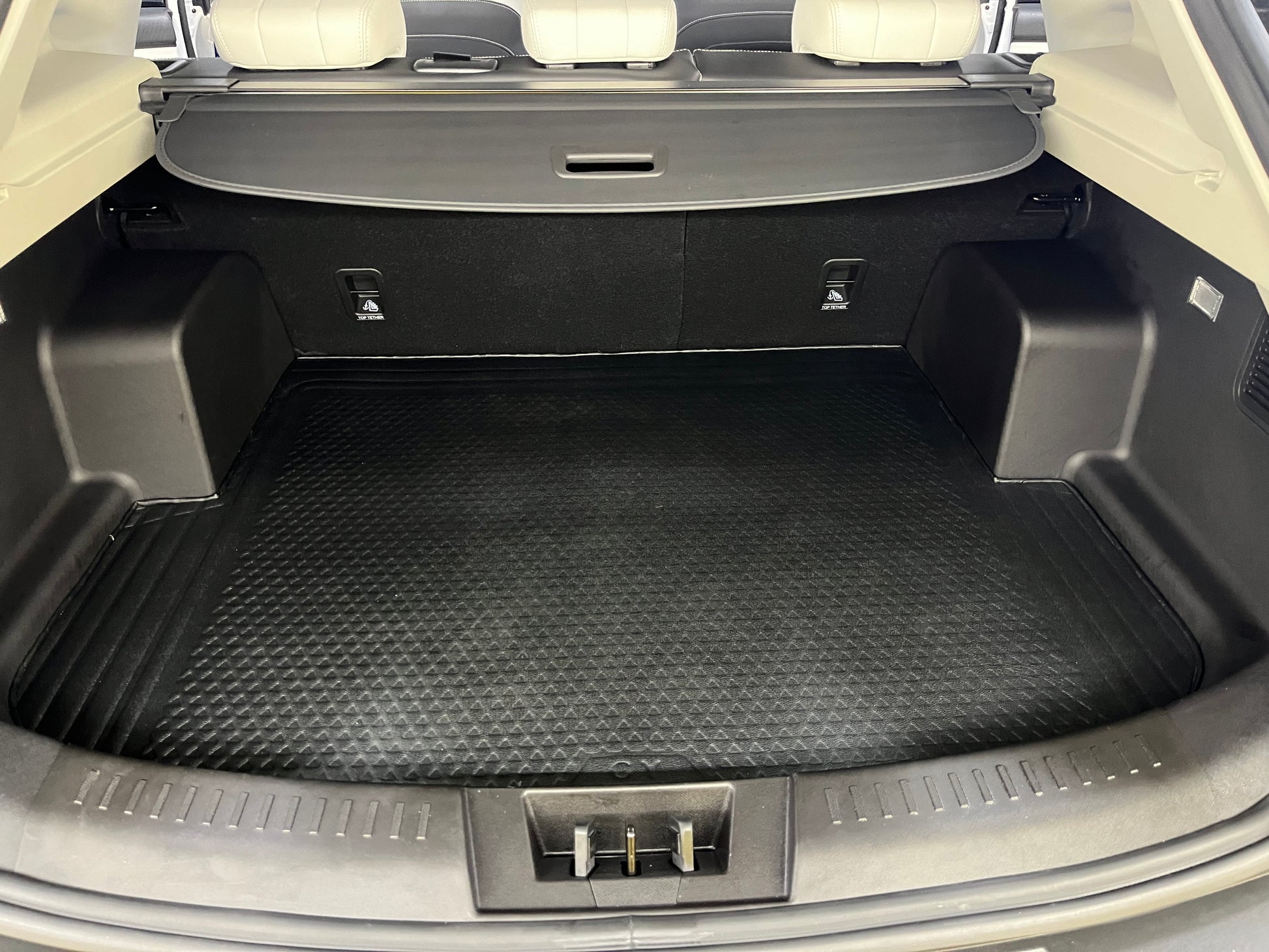 RUBBER TRUNK MAT (HIGH QUALITY) (BLACK) AIQAR EQ7 EV