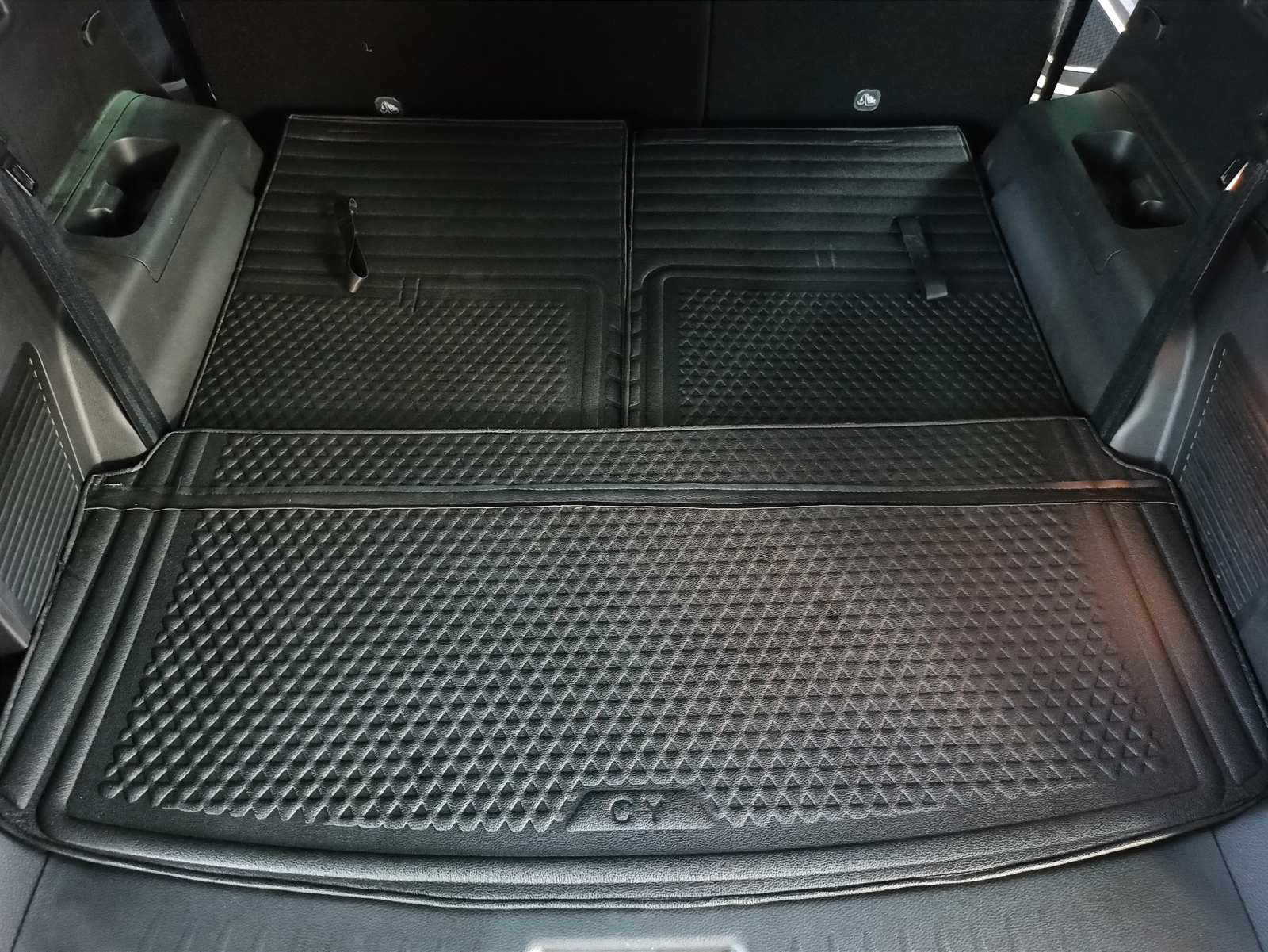 RUBBER TRUNK MAT (HIGH QUALITY) (BLACK) SINOTRUCK-3