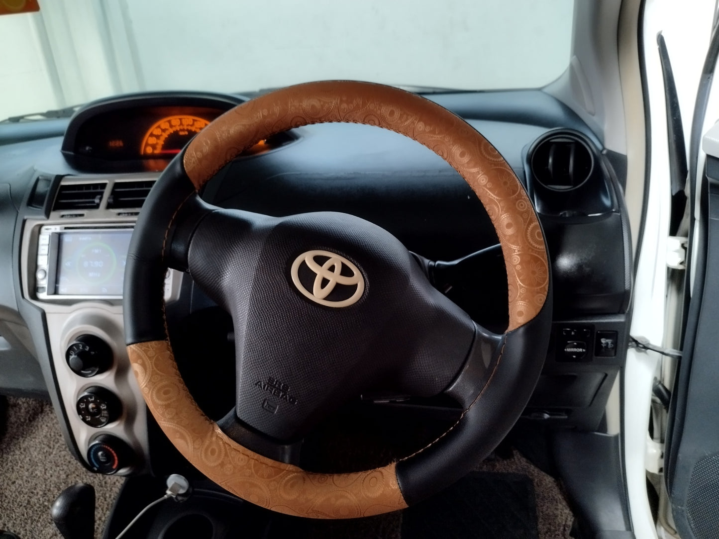 HAND SEW STEERING COVER LUXURY DESIGN (MIX COLOR)